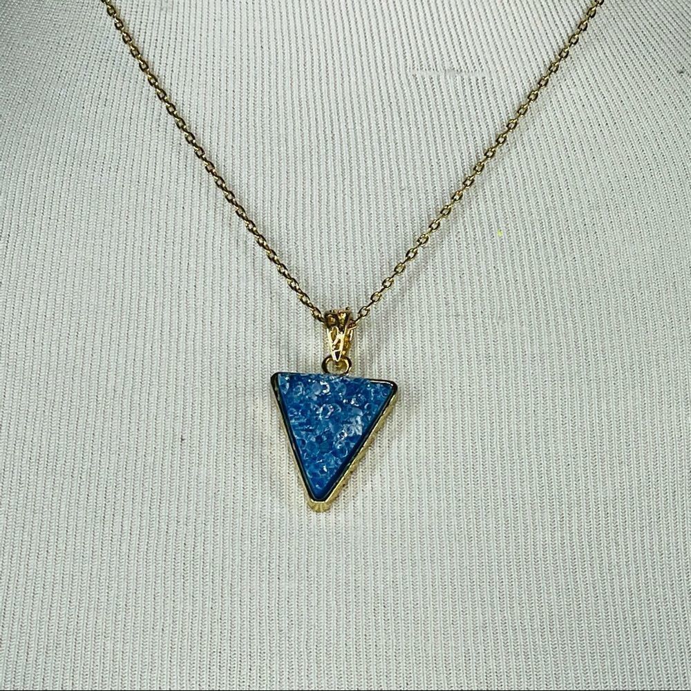 10/$25🦋 T&J Designs Blue Triangle Druzy Necklace
